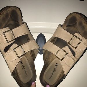 AMERICAN EAGLE sandals
